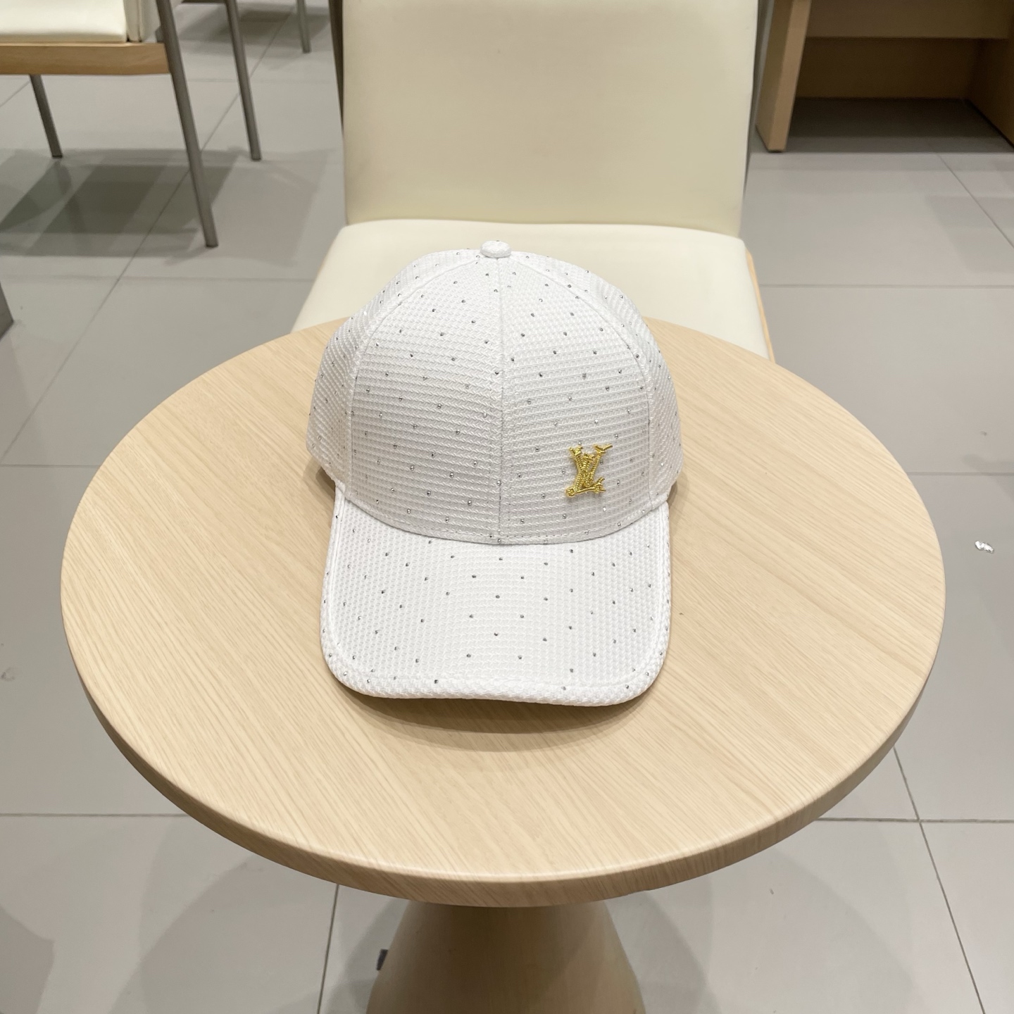 路易威登棒球帽LouisVuitton👒😍新款LV棒球帽，重工打造♥，高端大气，百搭款🤗男女通用！