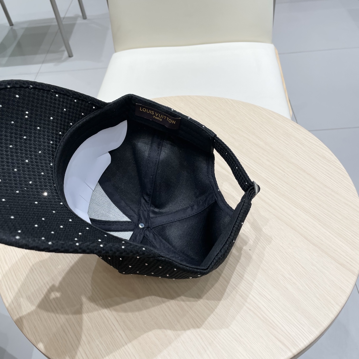 路易威登棒球帽LouisVuitton👒😍新款LV棒球帽，重工打造♥，高端大气，百搭款🤗男女通用！