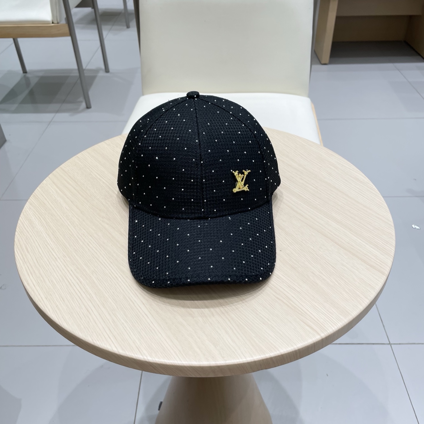 路易威登棒球帽LouisVuitton👒😍新款LV棒球帽，重工打造♥，高端大气，百搭款🤗男女通用！