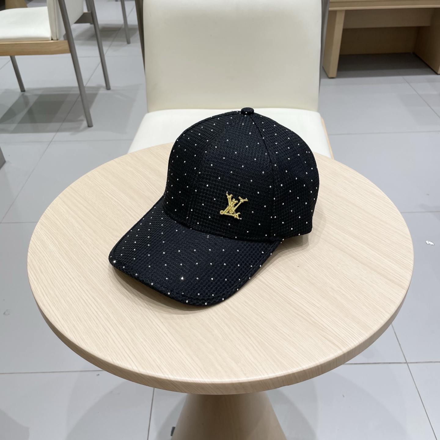 路易威登棒球帽LouisVuitton👒😍新款LV棒球帽，重工打造♥，高端大气，百搭款🤗男女通用！