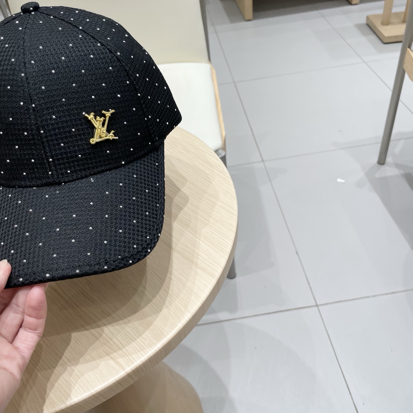 路易威登棒球帽LouisVuitton👒😍新款LV棒球帽，重工打造♥，高端大气，百搭款🤗男女通用！