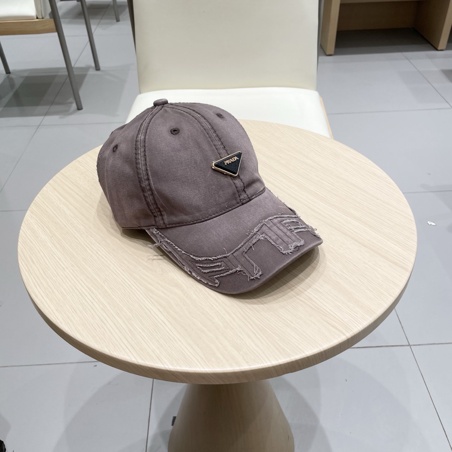  【普拉达】Prada 25春夏新款大牌棒球帽🧢，显脸小 大牌款超好搭配，赶紧入手！