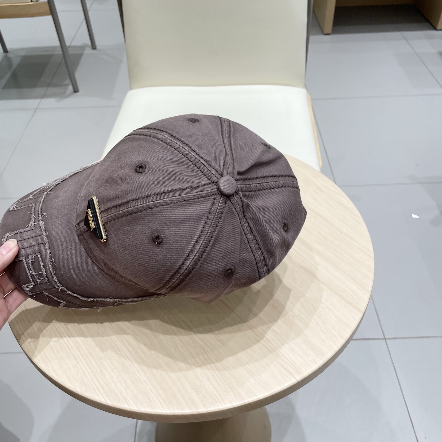  【普拉达】Prada 25春夏新款大牌棒球帽🧢，显脸小 大牌款超好搭配，赶紧入手！