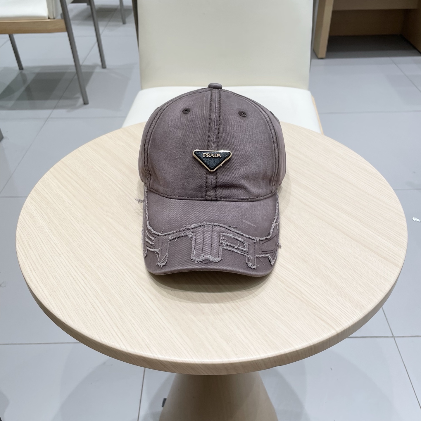  【普拉达】Prada 25春夏新款大牌棒球帽🧢，显脸小 大牌款超好搭配，赶紧入手！