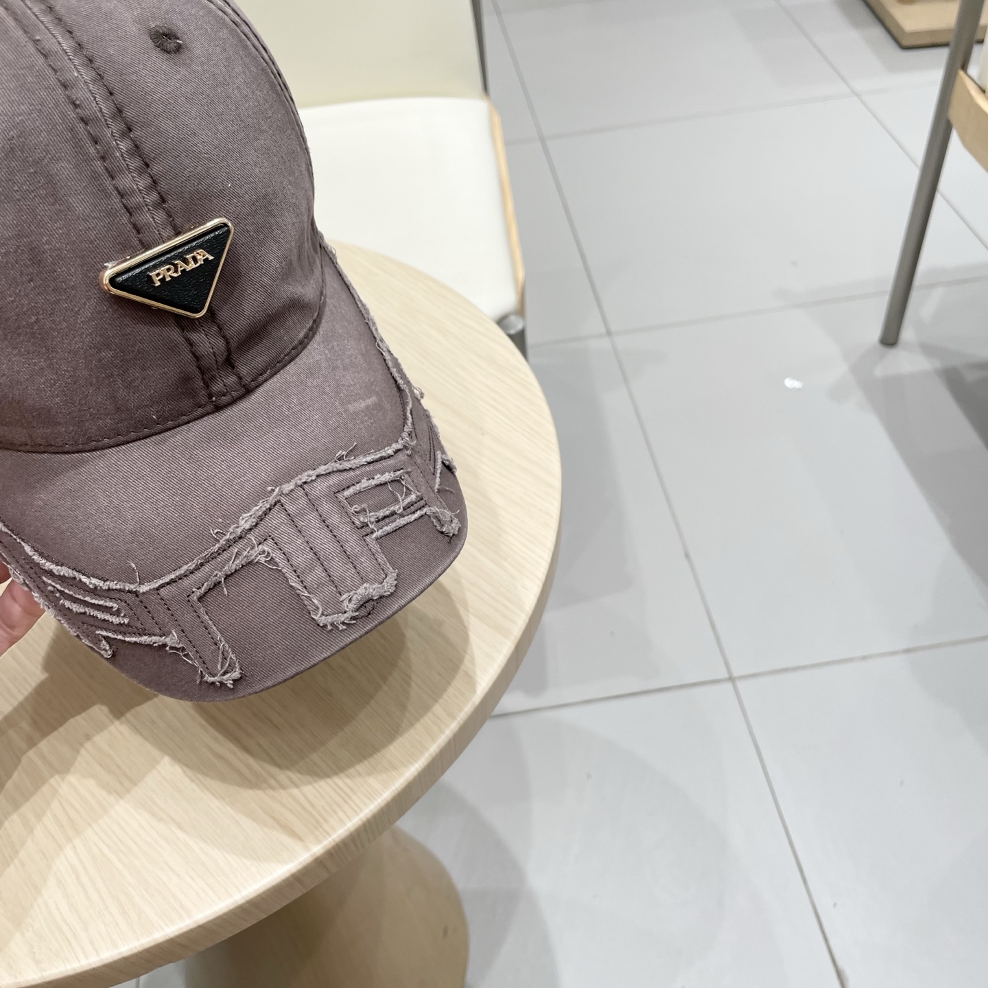  【普拉达】Prada 25春夏新款大牌棒球帽🧢，显脸小 大牌款超好搭配，赶紧入手！