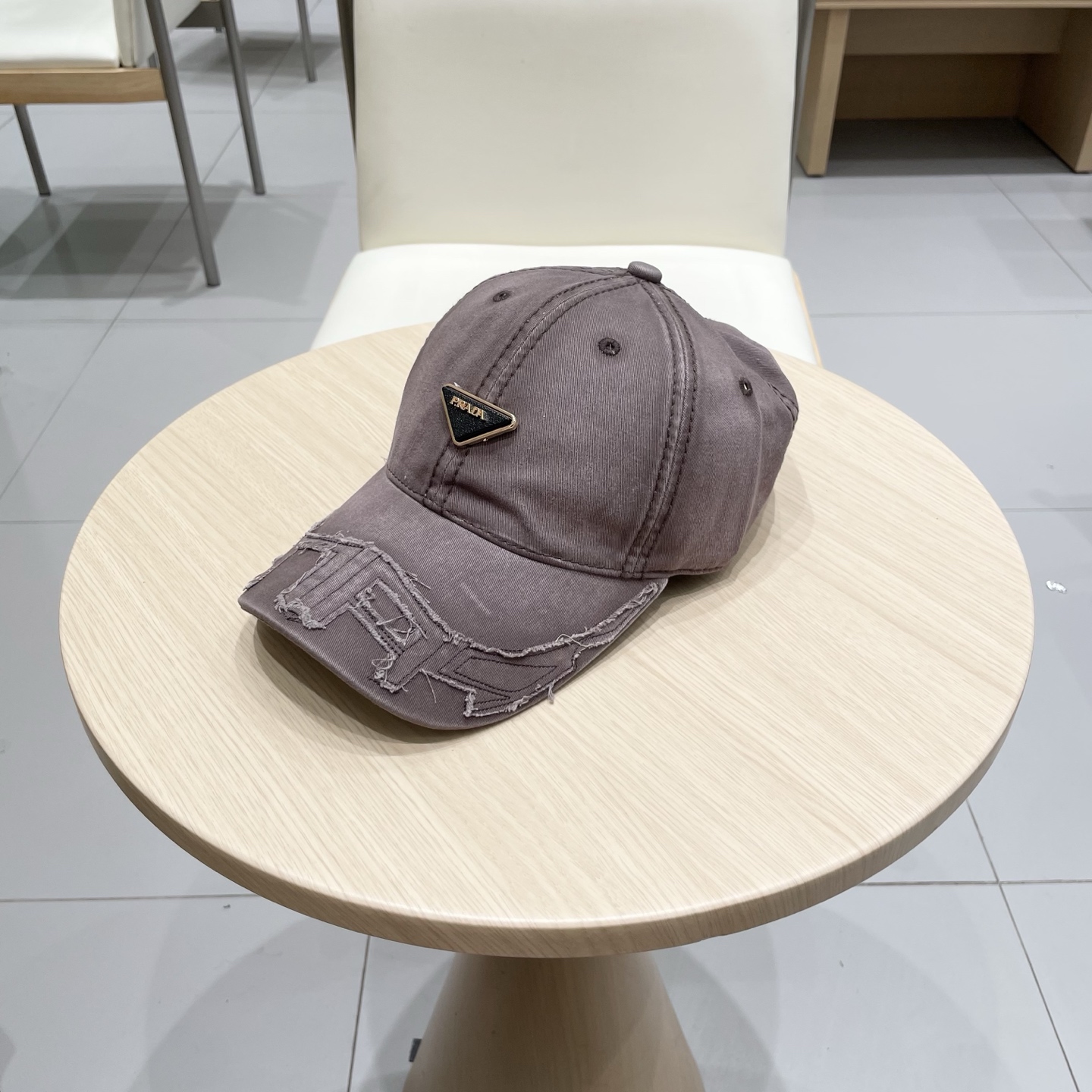  【普拉达】Prada 25春夏新款大牌棒球帽🧢，显脸小 大牌款超好搭配，赶紧入手！