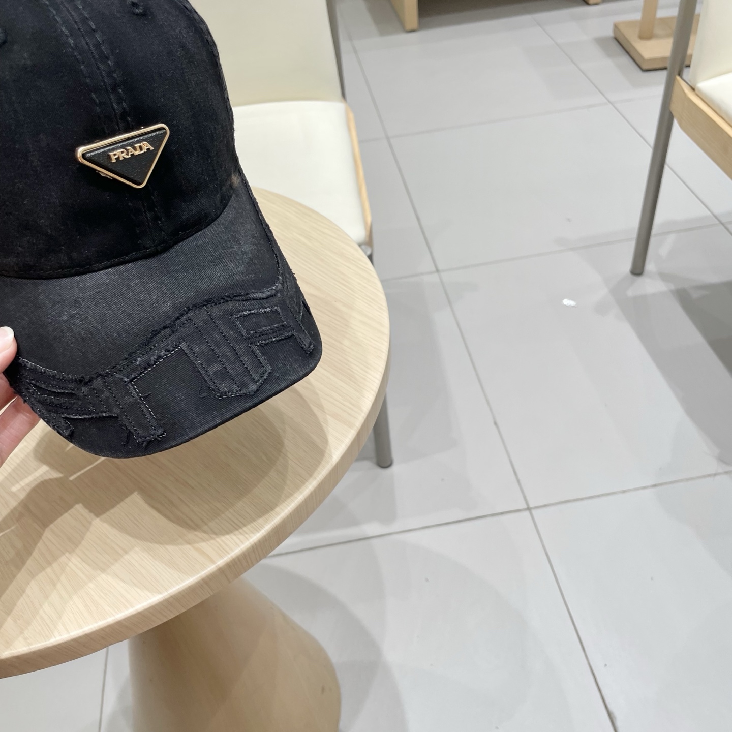  【普拉达】Prada 25春夏新款大牌棒球帽🧢，显脸小 大牌款超好搭配，赶紧入手！