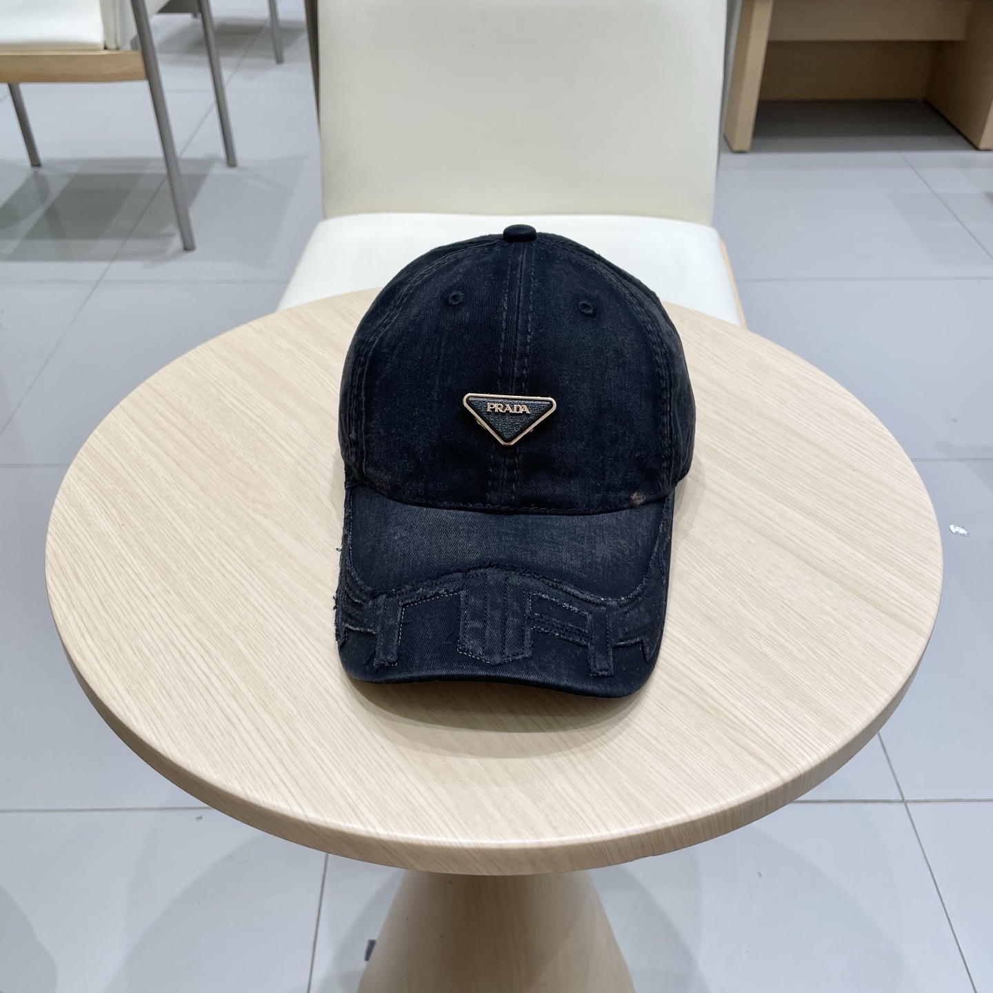  【普拉达】Prada 25春夏新款大牌棒球帽🧢，显脸小 大牌款超好搭配，赶紧入手！