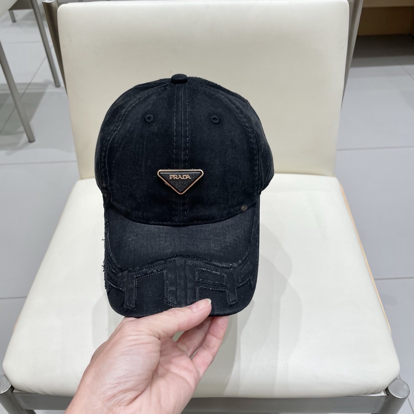  【普拉达】Prada 25春夏新款大牌棒球帽🧢，显脸小 大牌款超好搭配，赶紧入手！