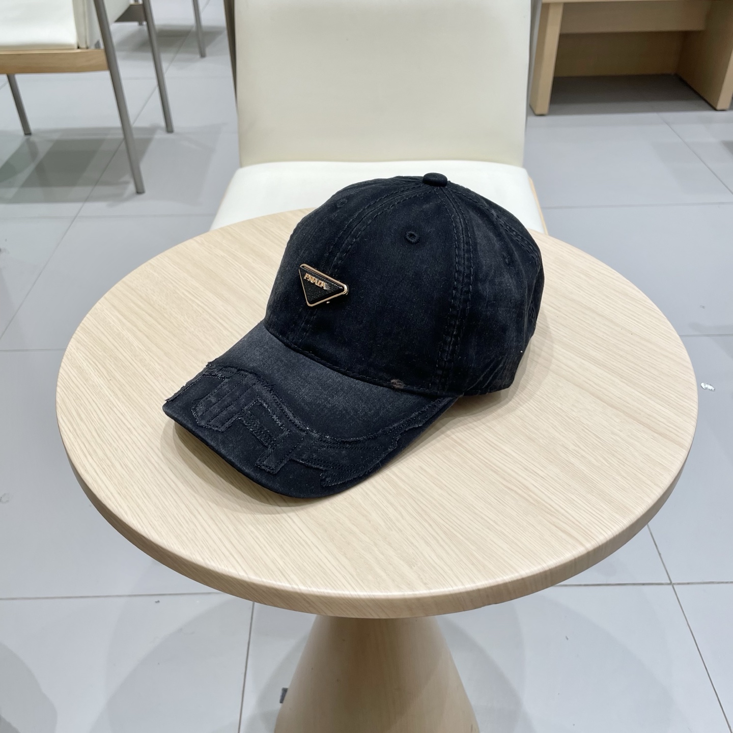  【普拉达】Prada 25春夏新款大牌棒球帽🧢，显脸小 大牌款超好搭配，赶紧入手！