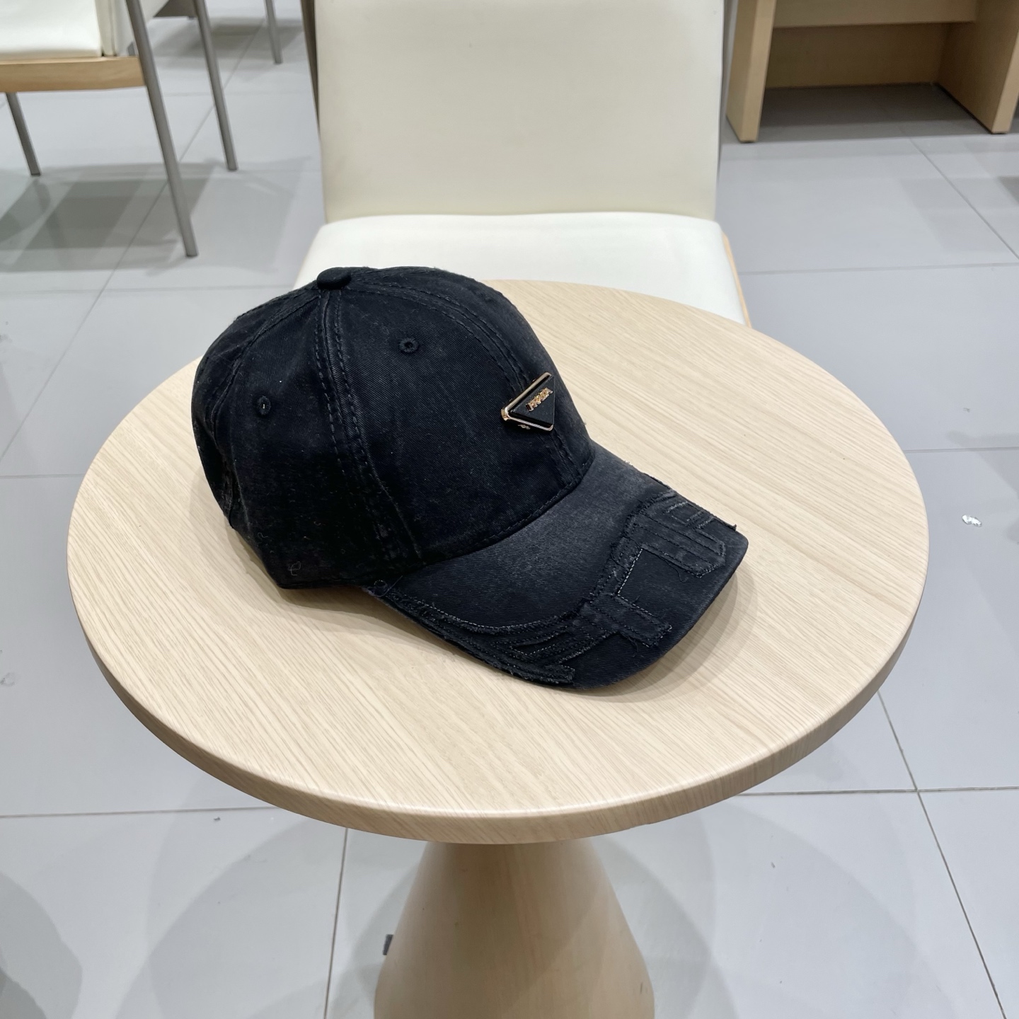  【普拉达】Prada 25春夏新款大牌棒球帽🧢，显脸小 大牌款超好搭配，赶紧入手！