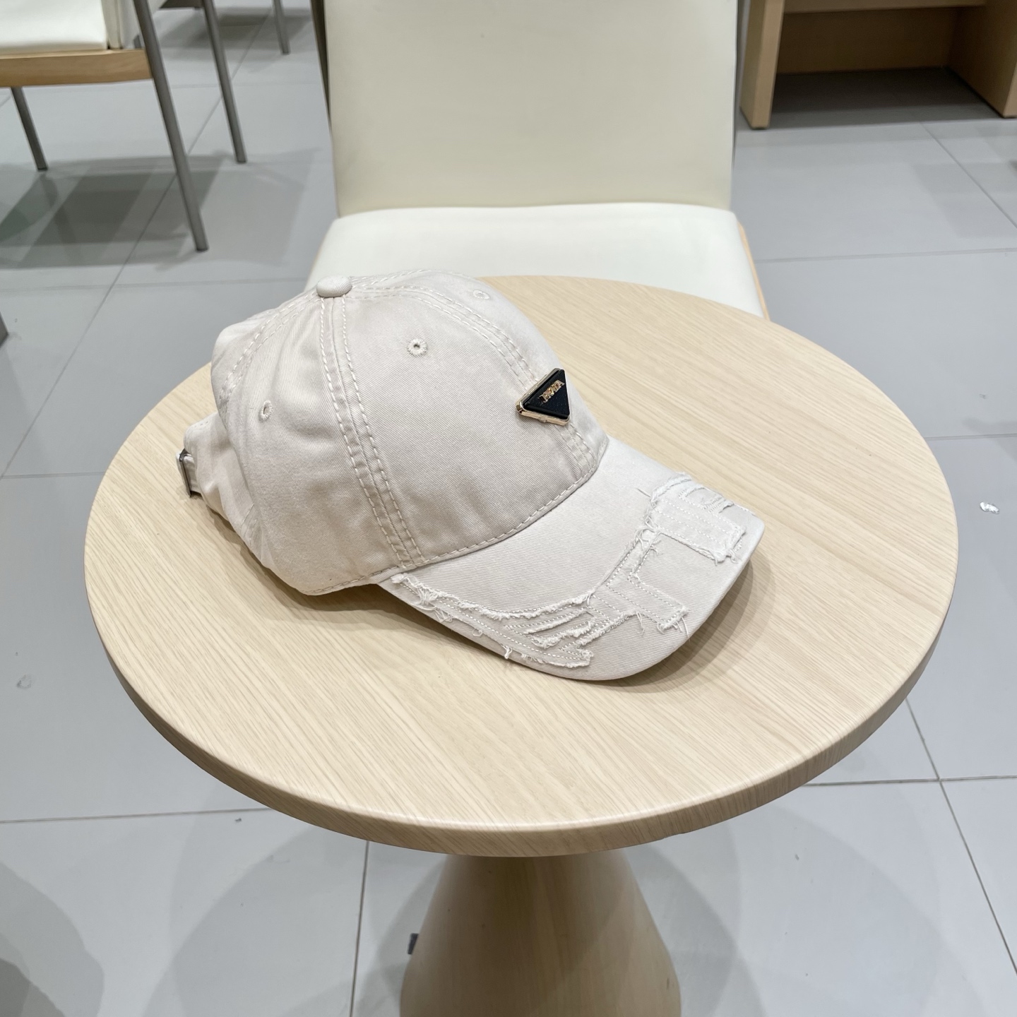  【普拉达】Prada 25春夏新款大牌棒球帽🧢，显脸小 大牌款超好搭配，赶紧入手！