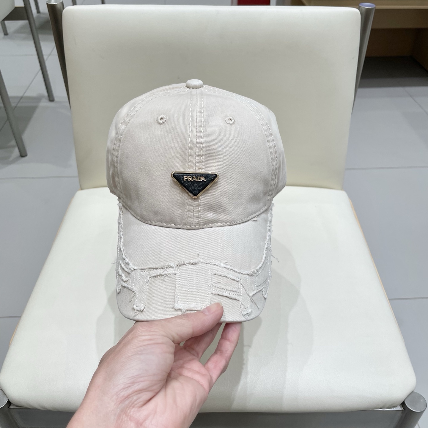  【普拉达】Prada 25春夏新款大牌棒球帽🧢，显脸小 大牌款超好搭配，赶紧入手！