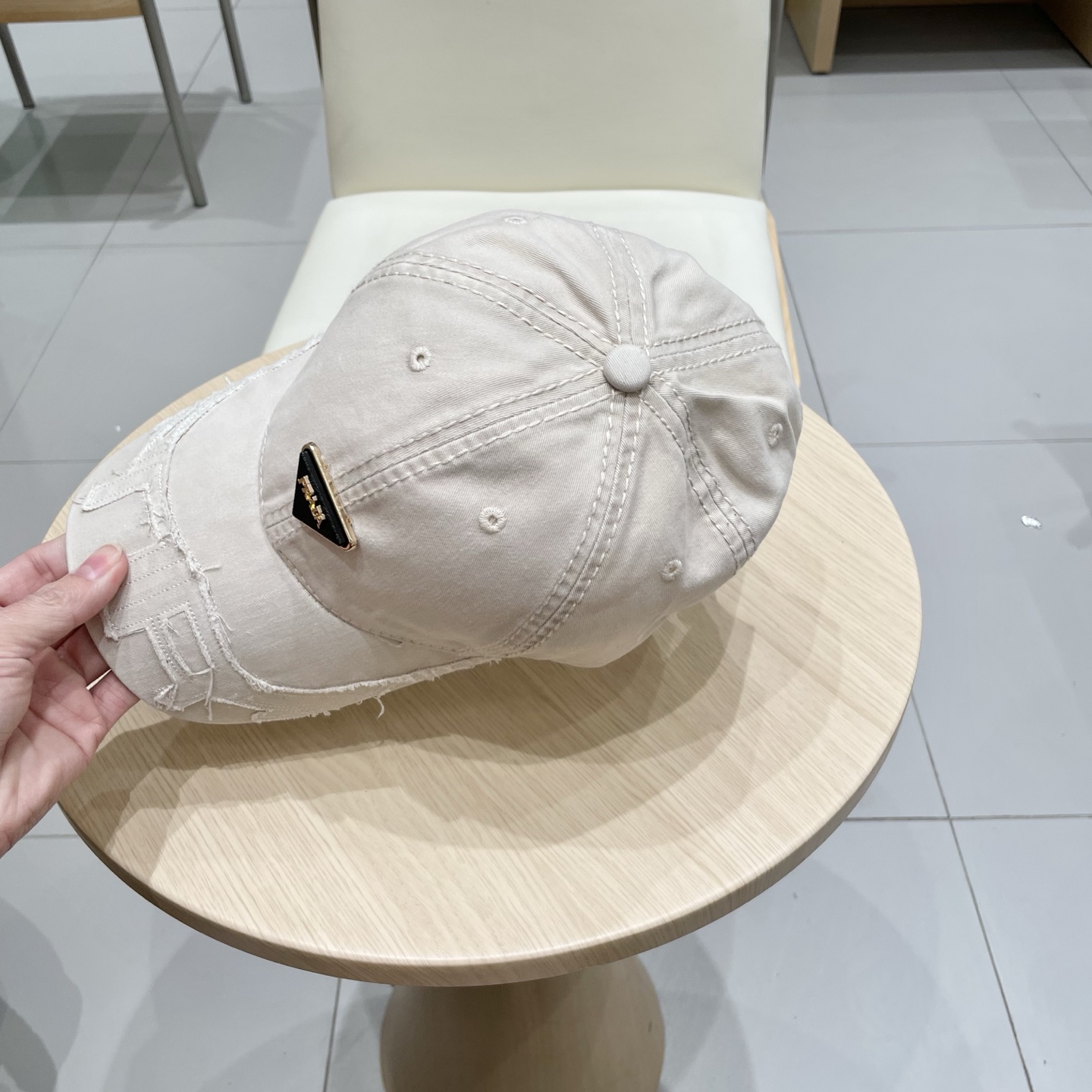  【普拉达】Prada 25春夏新款大牌棒球帽🧢，显脸小 大牌款超好搭配，赶紧入手！