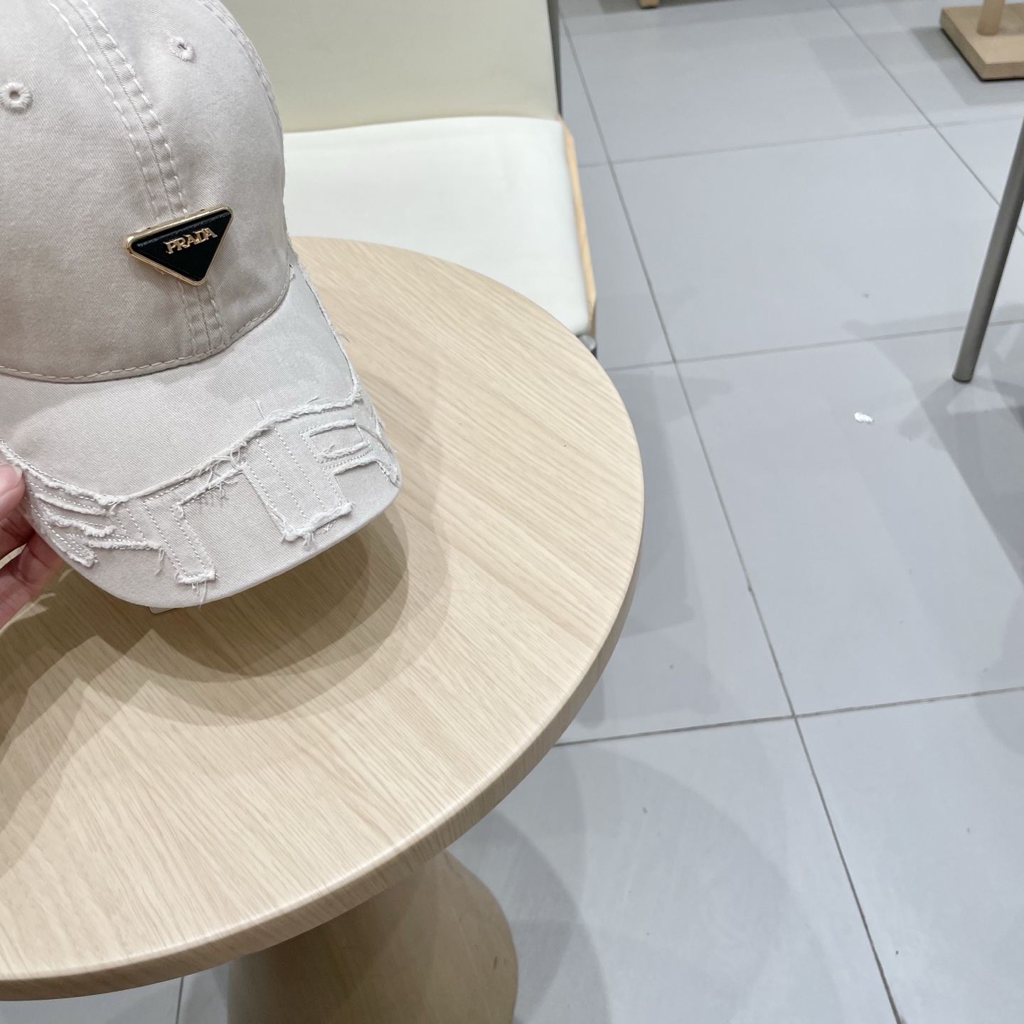  【普拉达】Prada 25春夏新款大牌棒球帽🧢，显脸小 大牌款超好搭配，赶紧入手！