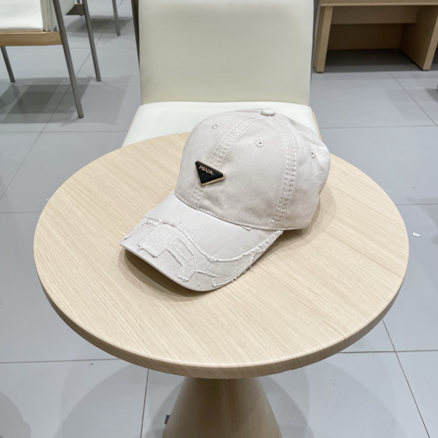  【普拉达】Prada 25春夏新款大牌棒球帽🧢，显脸小 大牌款超好搭配，赶紧入手！