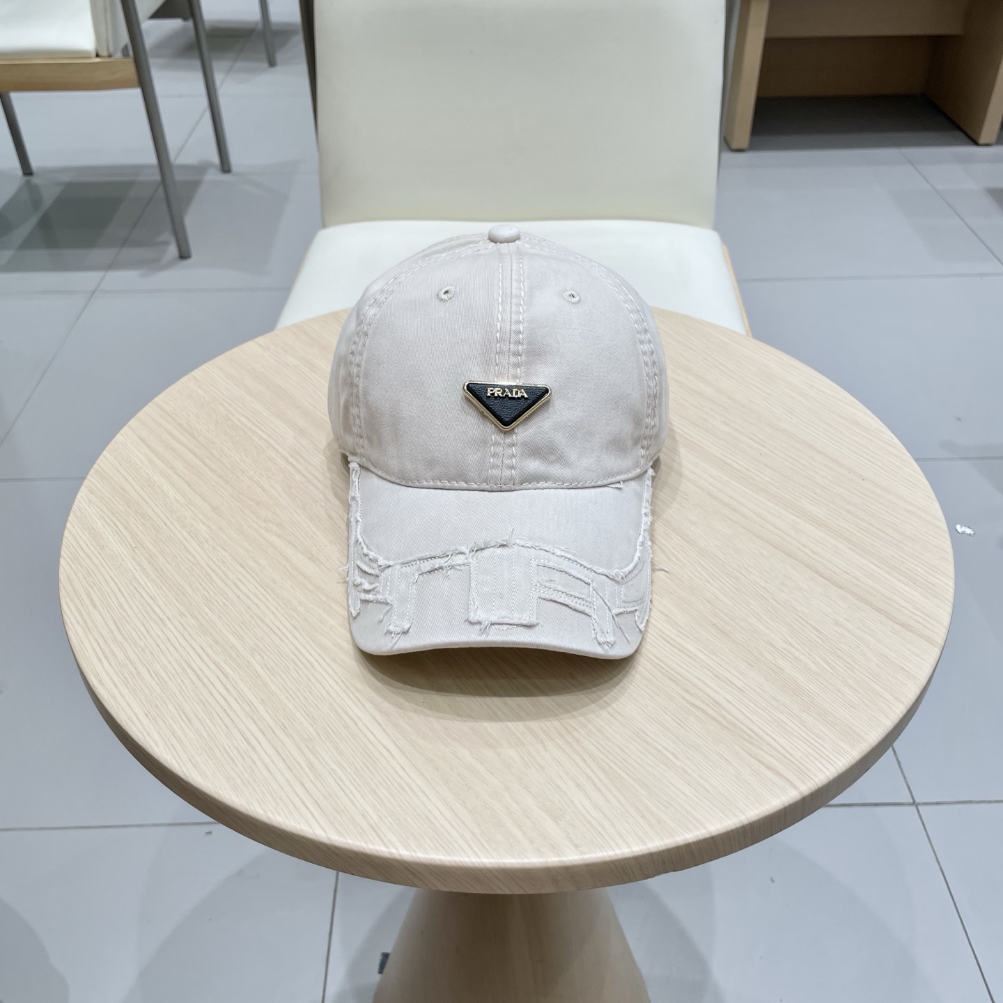  【普拉达】Prada 25春夏新款大牌棒球帽🧢，显脸小 大牌款超好搭配，赶紧入手！