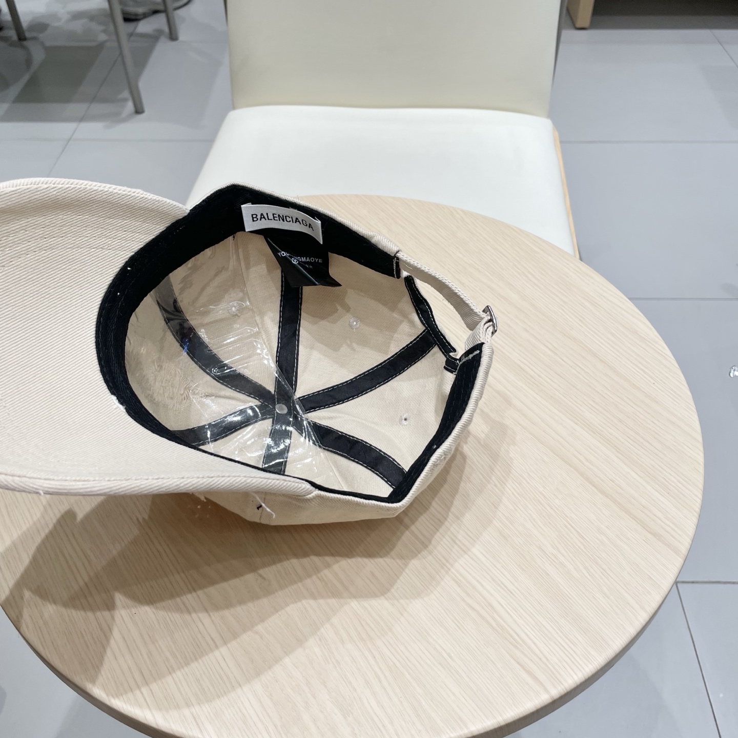  BALENCIAGA巴黎世家新款logo棒球帽，很酷的色系，男女佩戴都有不同style，第一批抢先出货