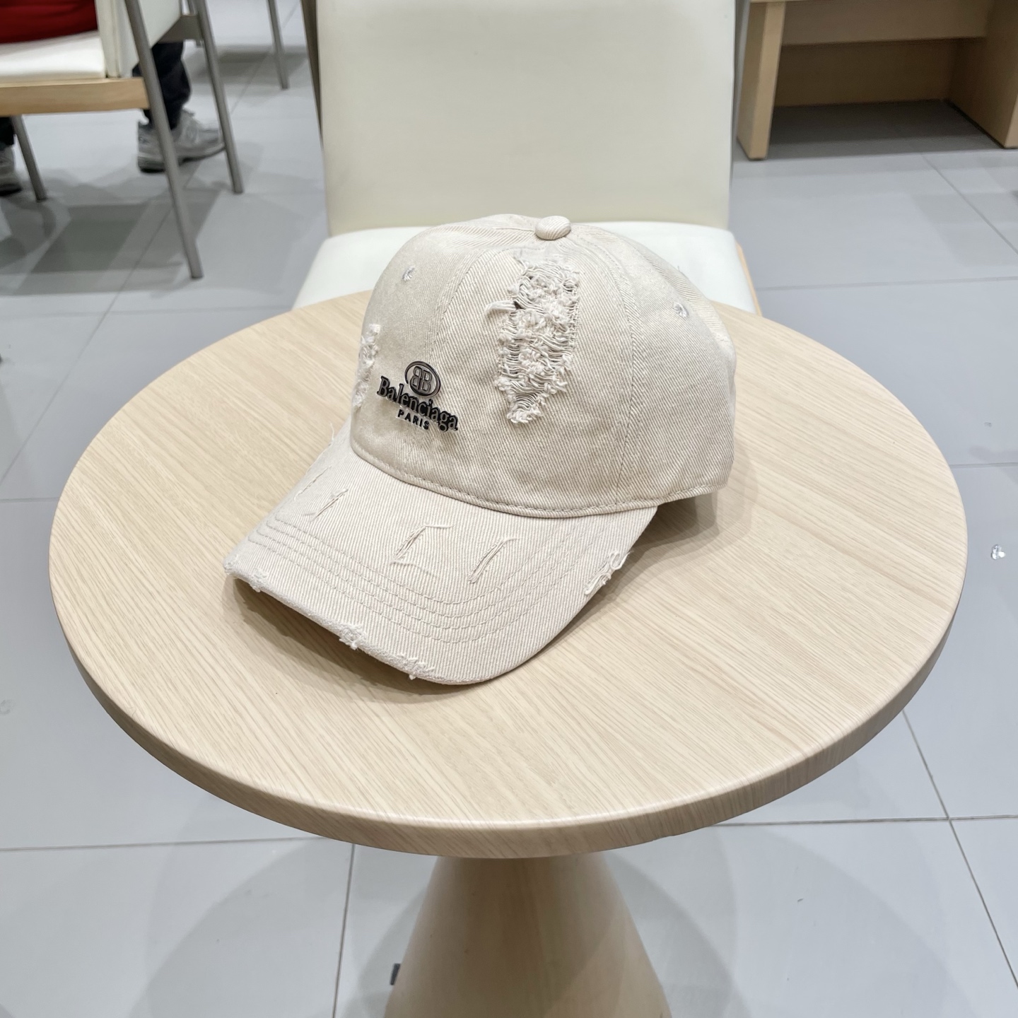  BALENCIAGA巴黎世家新款logo棒球帽，很酷的色系，男女佩戴都有不同style，第一批抢先出货