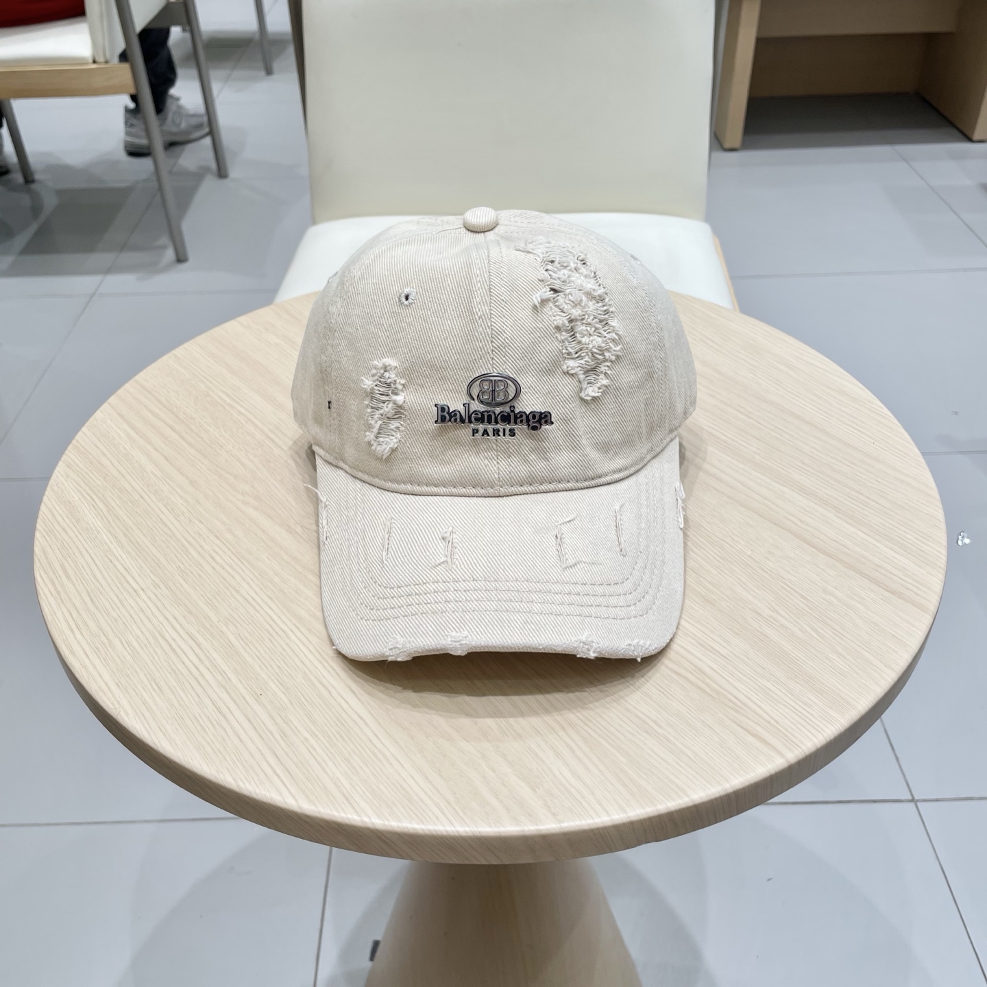  BALENCIAGA巴黎世家新款logo棒球帽，很酷的色系，男女佩戴都有不同style，第一批抢先出货