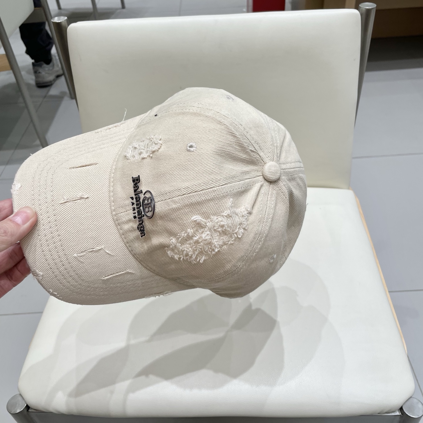  BALENCIAGA巴黎世家新款logo棒球帽，很酷的色系，男女佩戴都有不同style，第一批抢先出货