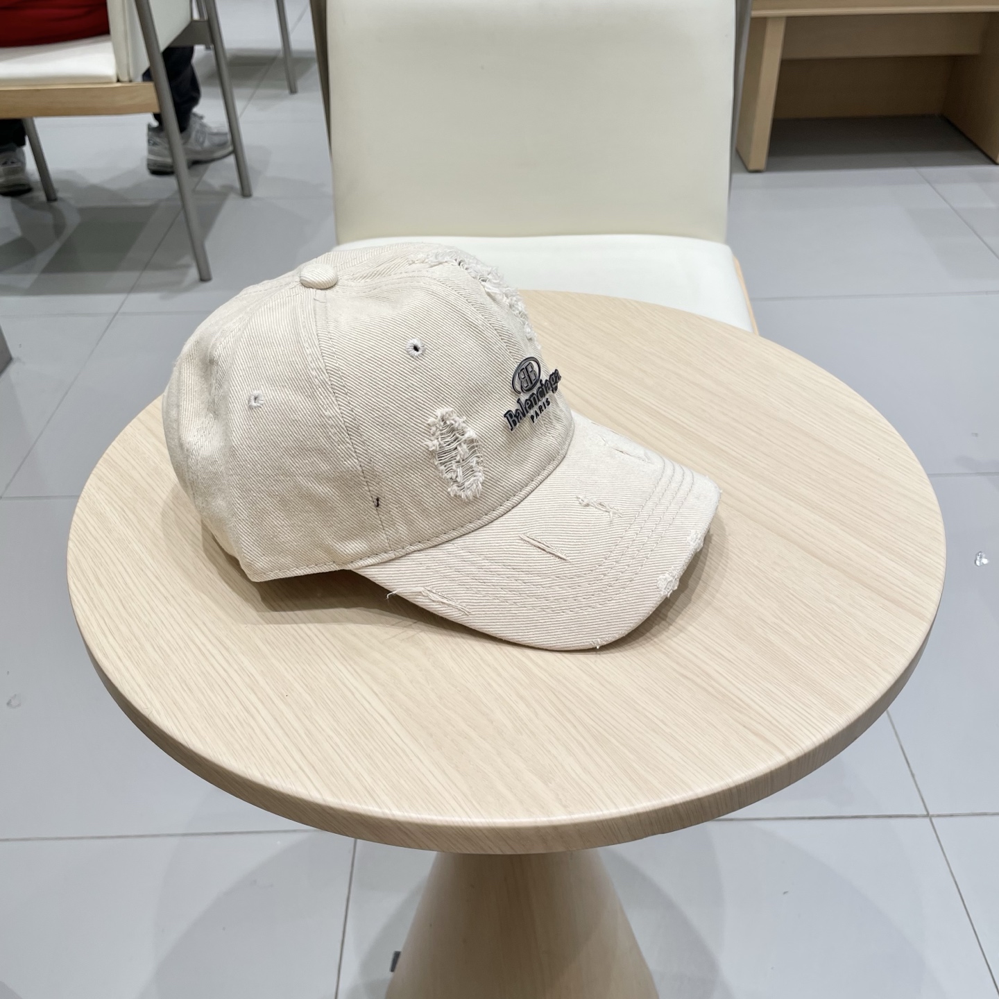  BALENCIAGA巴黎世家新款logo棒球帽，很酷的色系，男女佩戴都有不同style，第一批抢先出货
