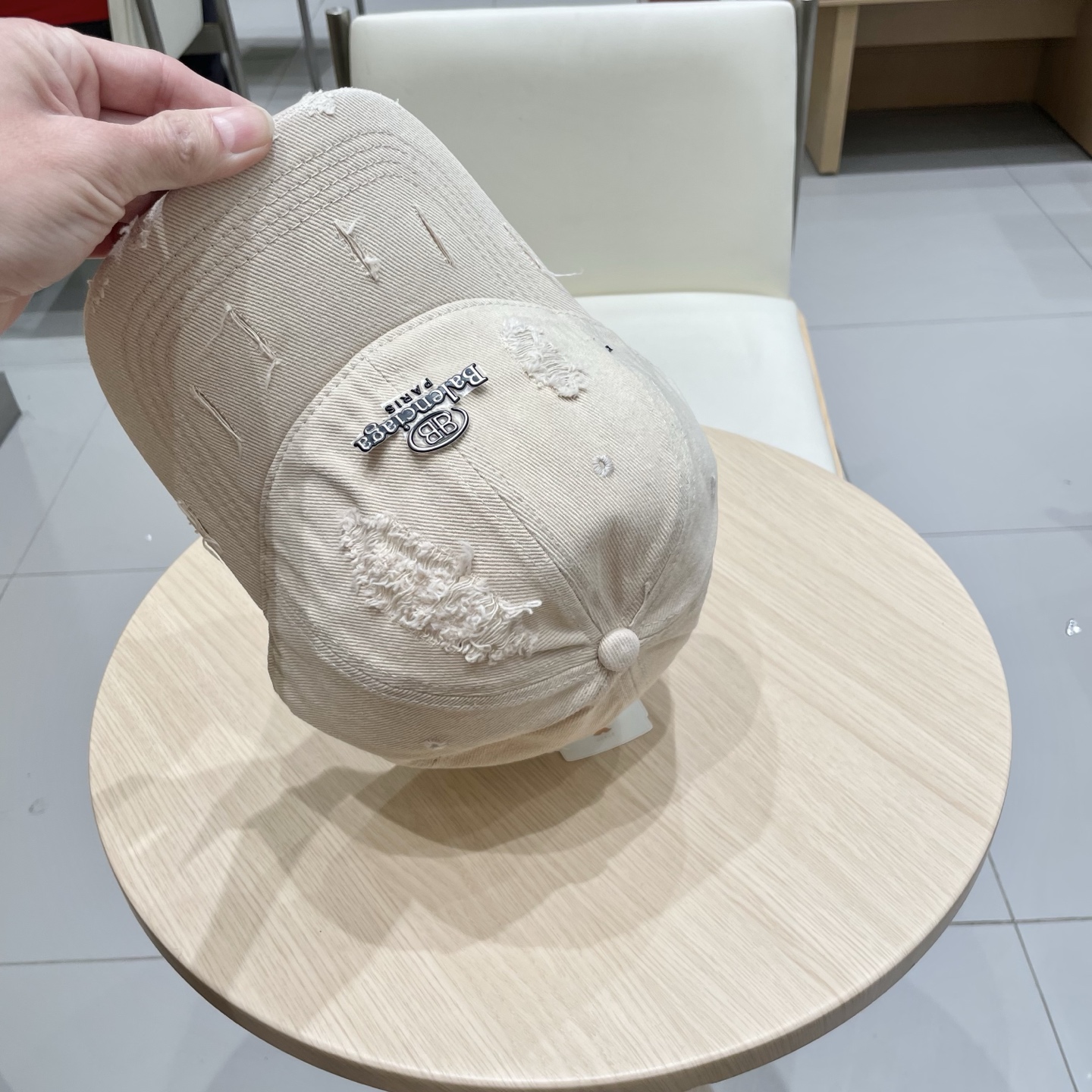  BALENCIAGA巴黎世家新款logo棒球帽，很酷的色系，男女佩戴都有不同style，第一批抢先出货