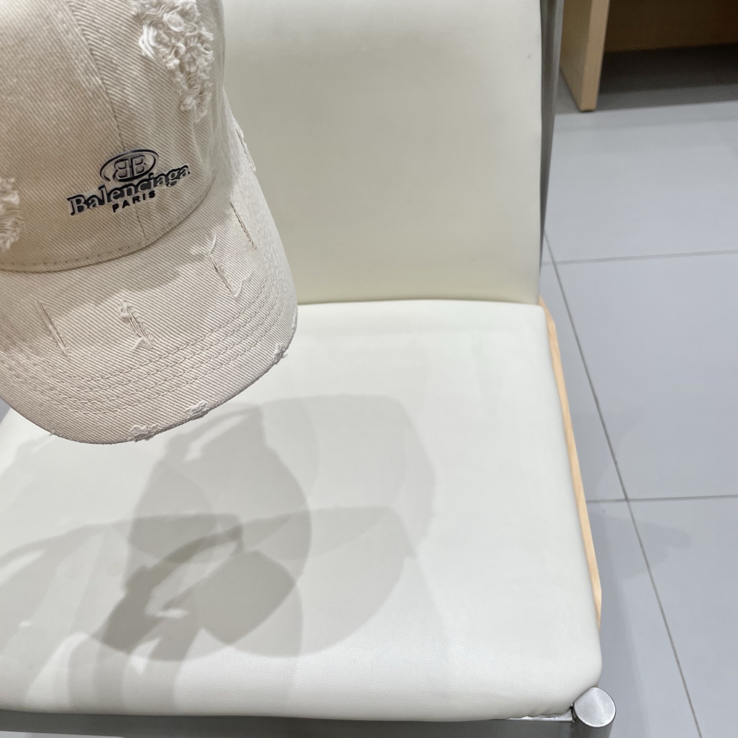  BALENCIAGA巴黎世家新款logo棒球帽，很酷的色系，男女佩戴都有不同style，第一批抢先出货