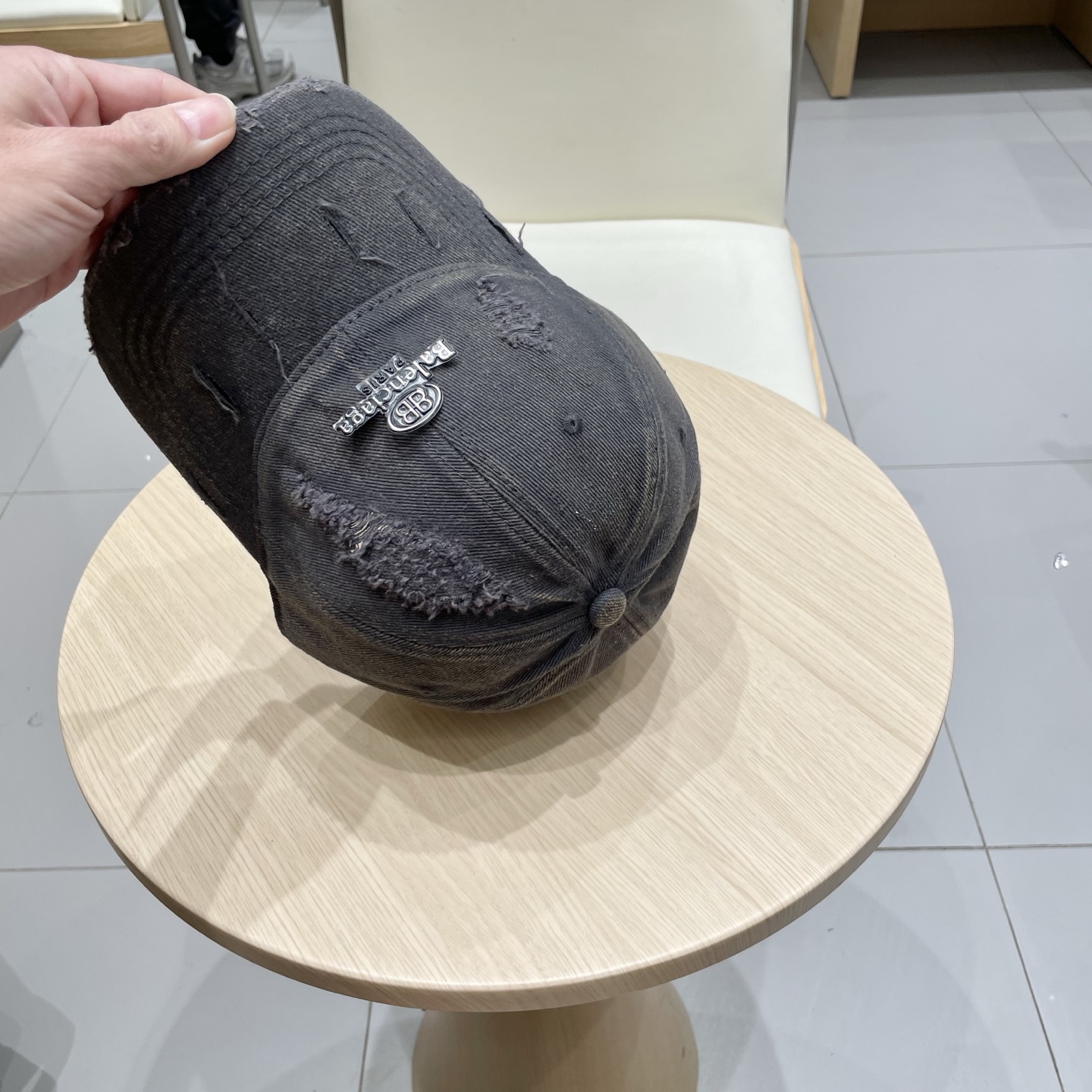  BALENCIAGA巴黎世家新款logo棒球帽，很酷的色系，男女佩戴都有不同style，第一批抢先出货