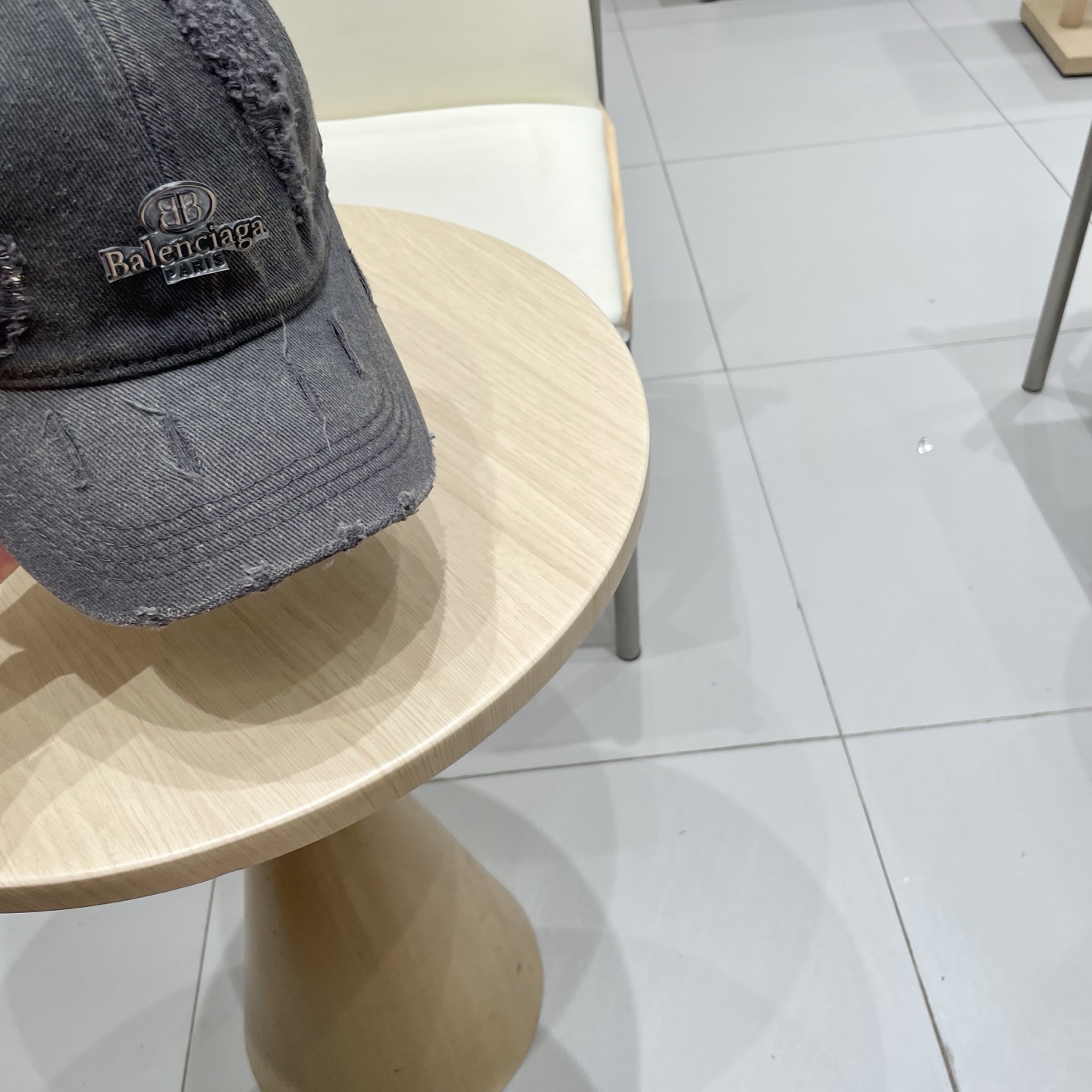 BALENCIAGA巴黎世家新款logo棒球帽，很酷的色系，男女佩戴都有不同style，第一批抢先出货