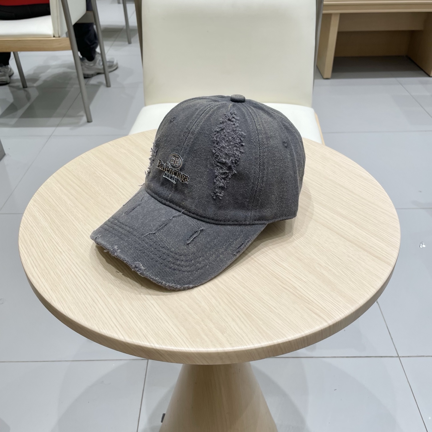  BALENCIAGA巴黎世家新款logo棒球帽，很酷的色系，男女佩戴都有不同style，第一批抢先出货
