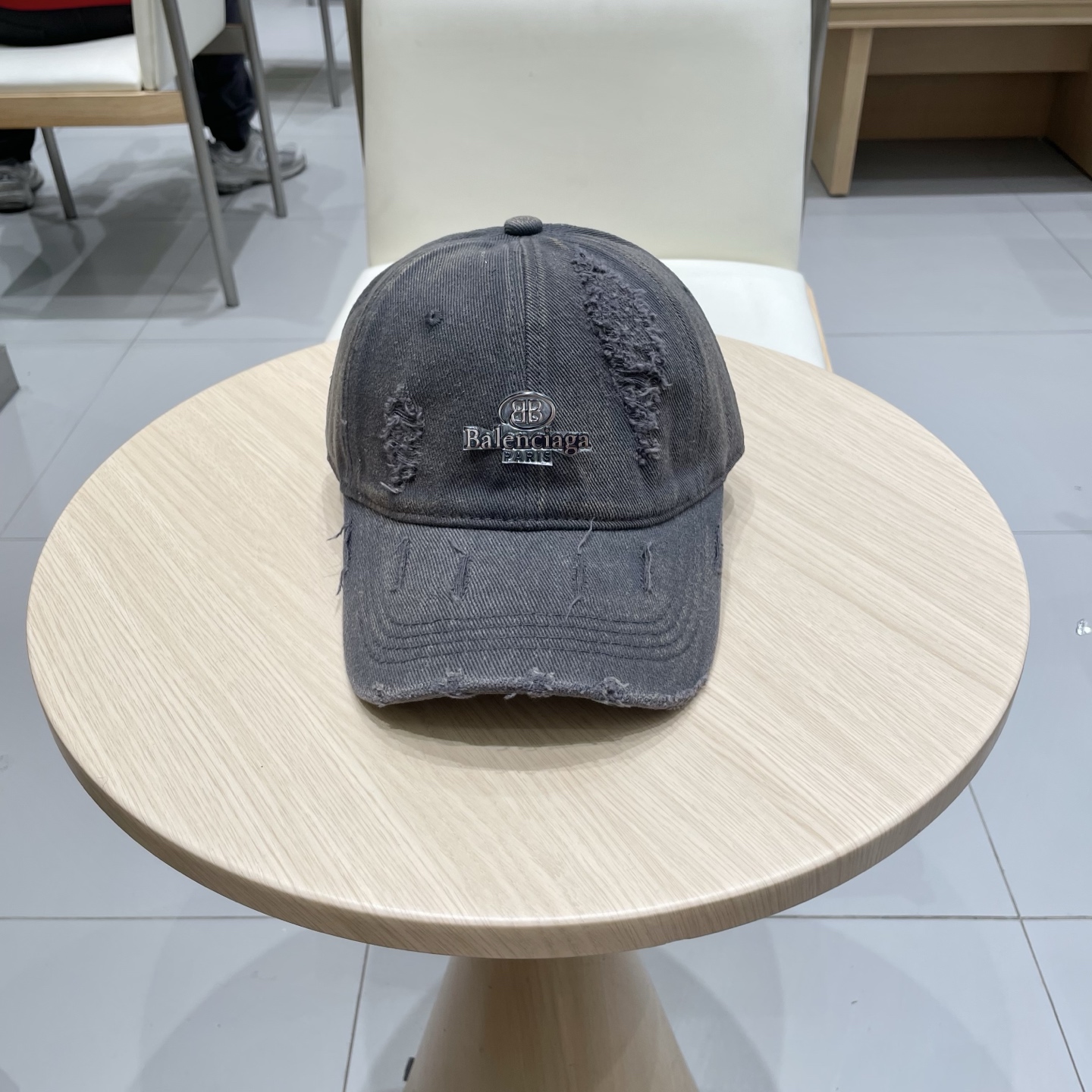  BALENCIAGA巴黎世家新款logo棒球帽，很酷的色系，男女佩戴都有不同style，第一批抢先出货