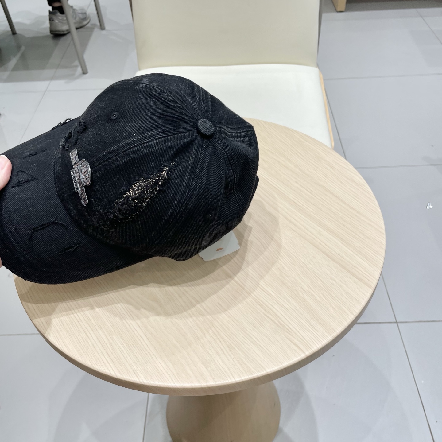  BALENCIAGA巴黎世家新款logo棒球帽，很酷的色系，男女佩戴都有不同style，第一批抢先出货