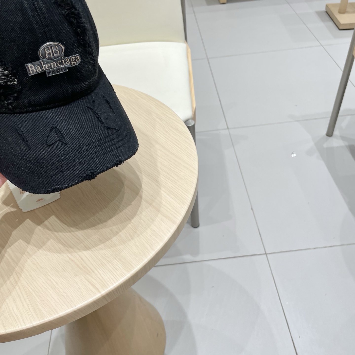  BALENCIAGA巴黎世家新款logo棒球帽，很酷的色系，男女佩戴都有不同style，第一批抢先出货