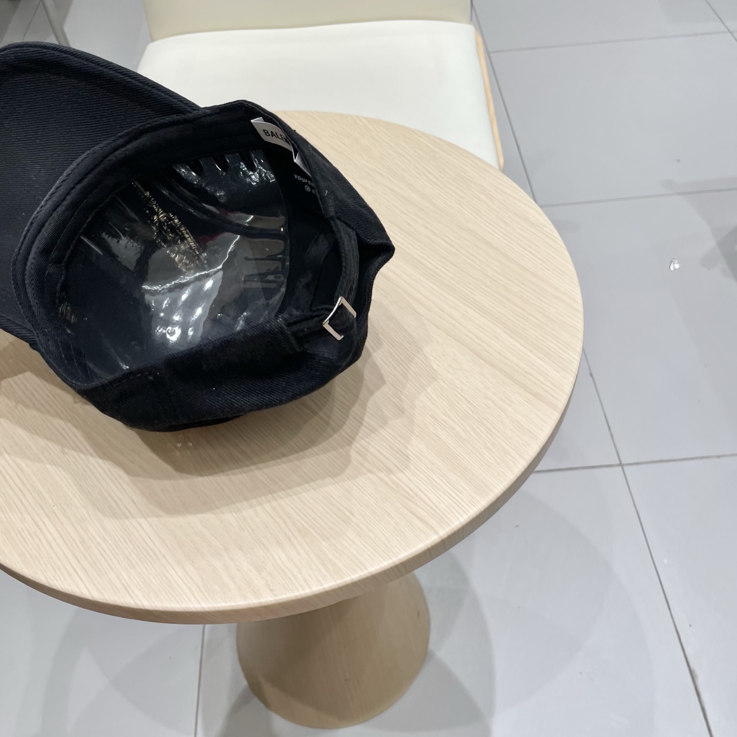  BALENCIAGA巴黎世家新款logo棒球帽，很酷的色系，男女佩戴都有不同style，第一批抢先出货