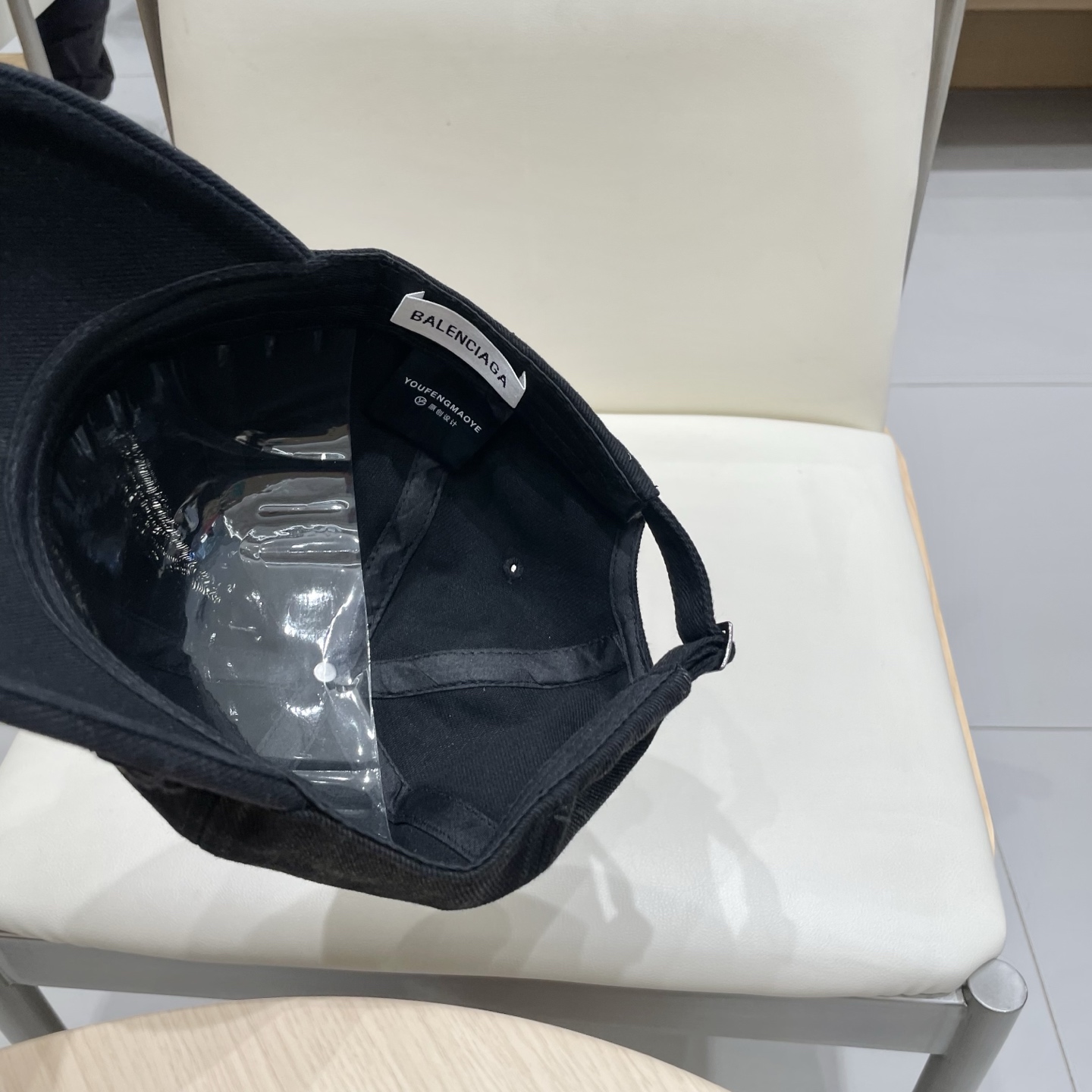  BALENCIAGA巴黎世家新款logo棒球帽，很酷的色系，男女佩戴都有不同style，第一批抢先出货