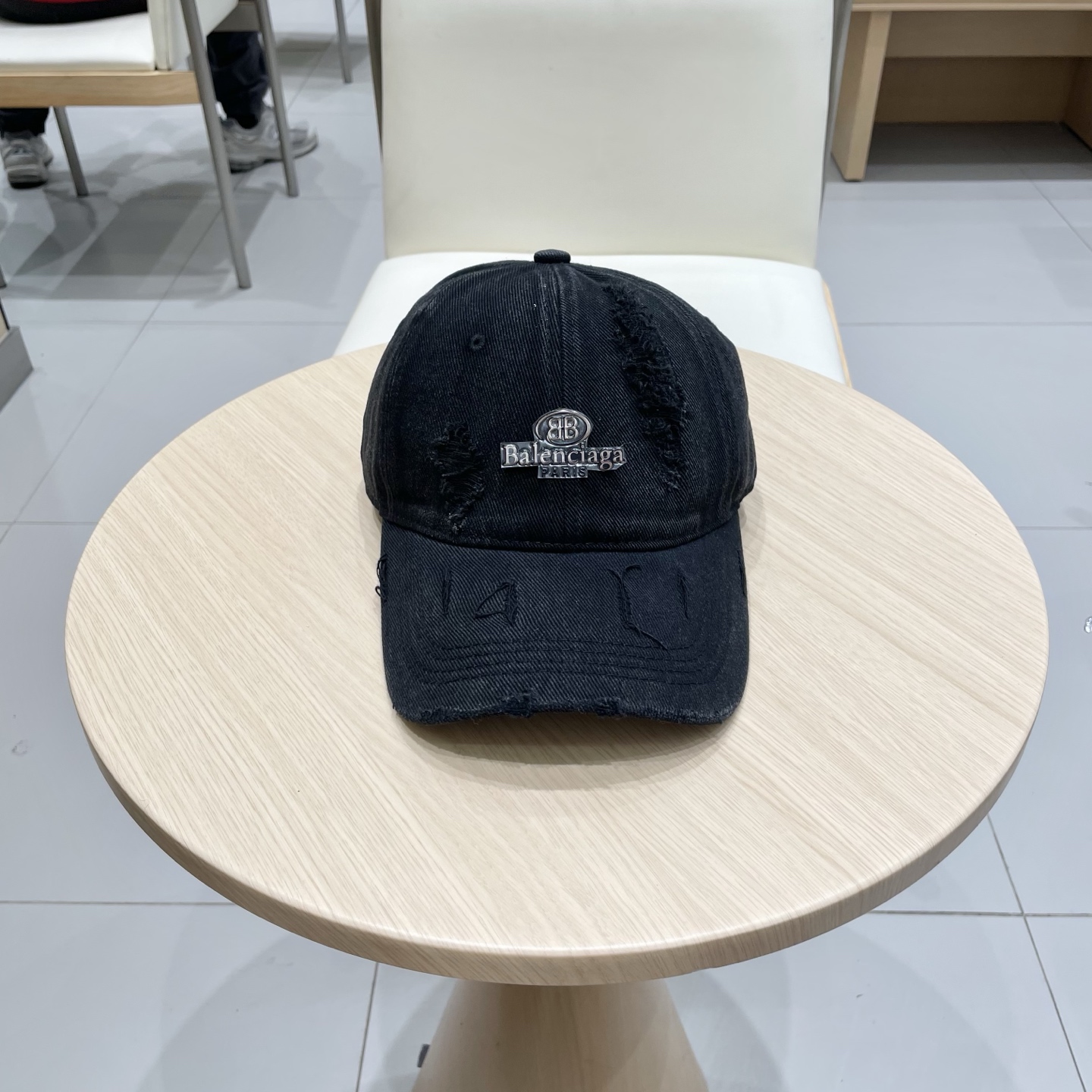  BALENCIAGA巴黎世家新款logo棒球帽，很酷的色系，男女佩戴都有不同style，第一批抢先出货