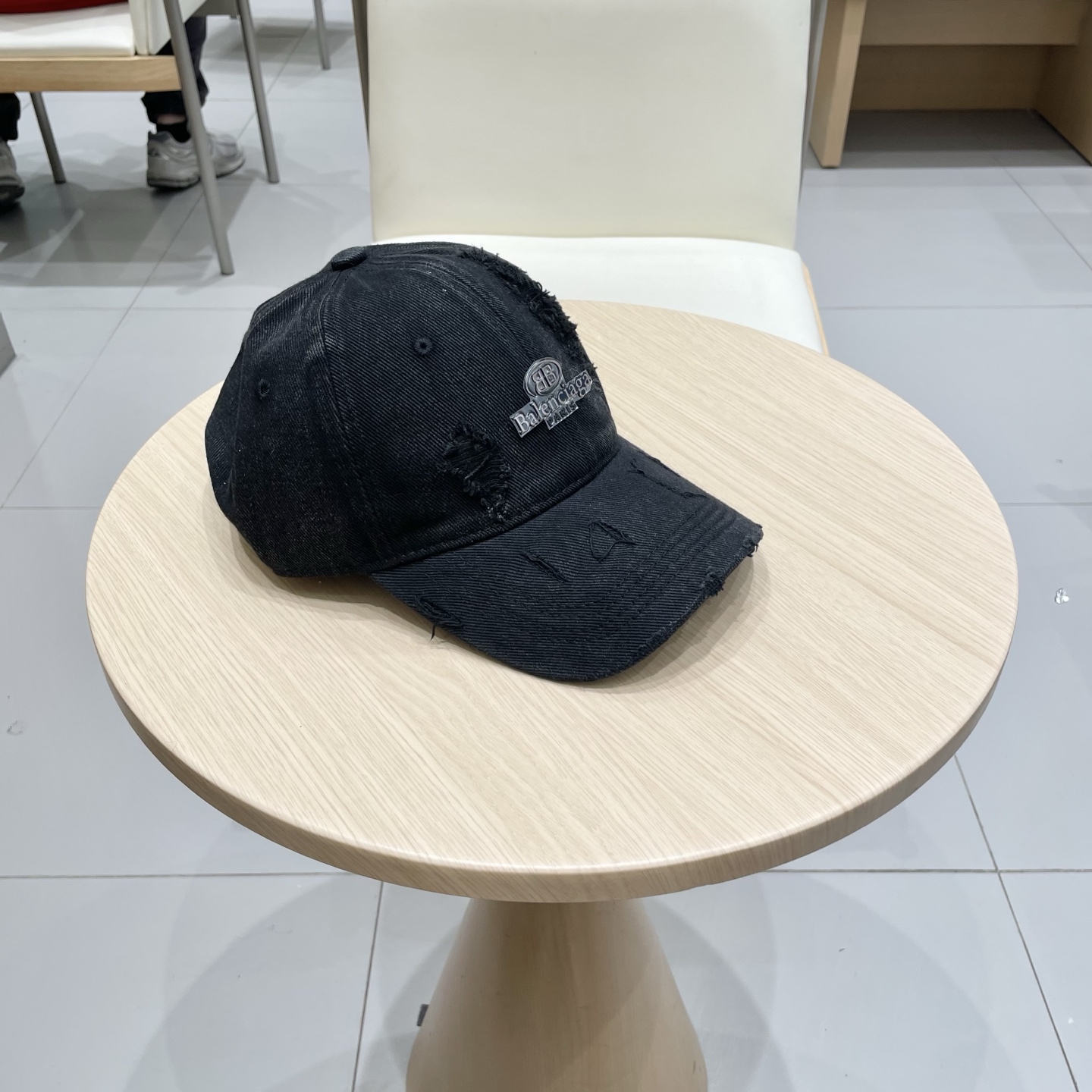  BALENCIAGA巴黎世家新款logo棒球帽，很酷的色系，男女佩戴都有不同style，第一批抢先出货