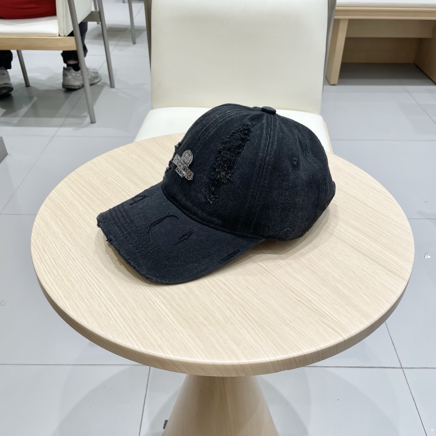  BALENCIAGA巴黎世家新款logo棒球帽，很酷的色系，男女佩戴都有不同style，第一批抢先出货
