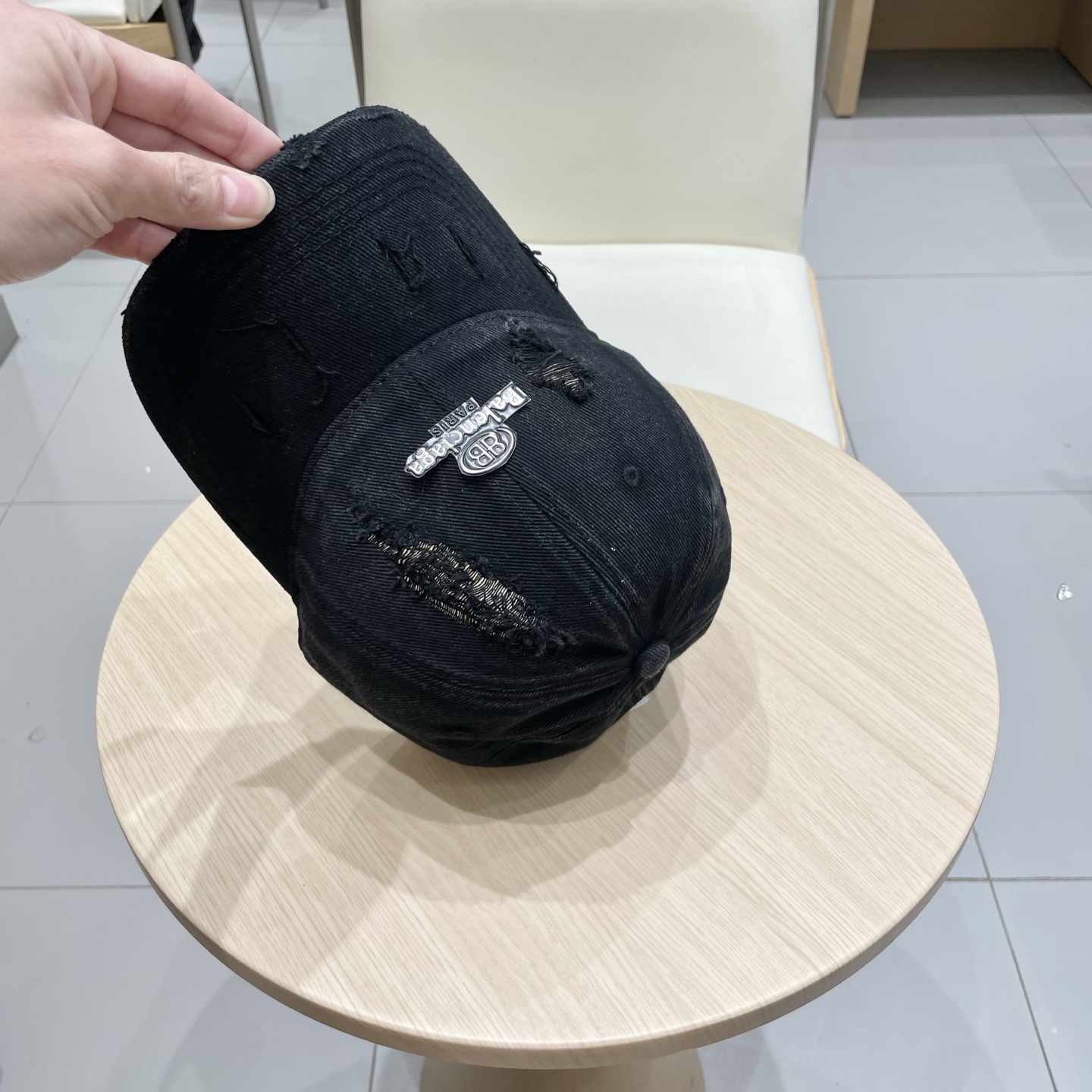  BALENCIAGA巴黎世家新款logo棒球帽，很酷的色系，男女佩戴都有不同style，第一批抢先出货