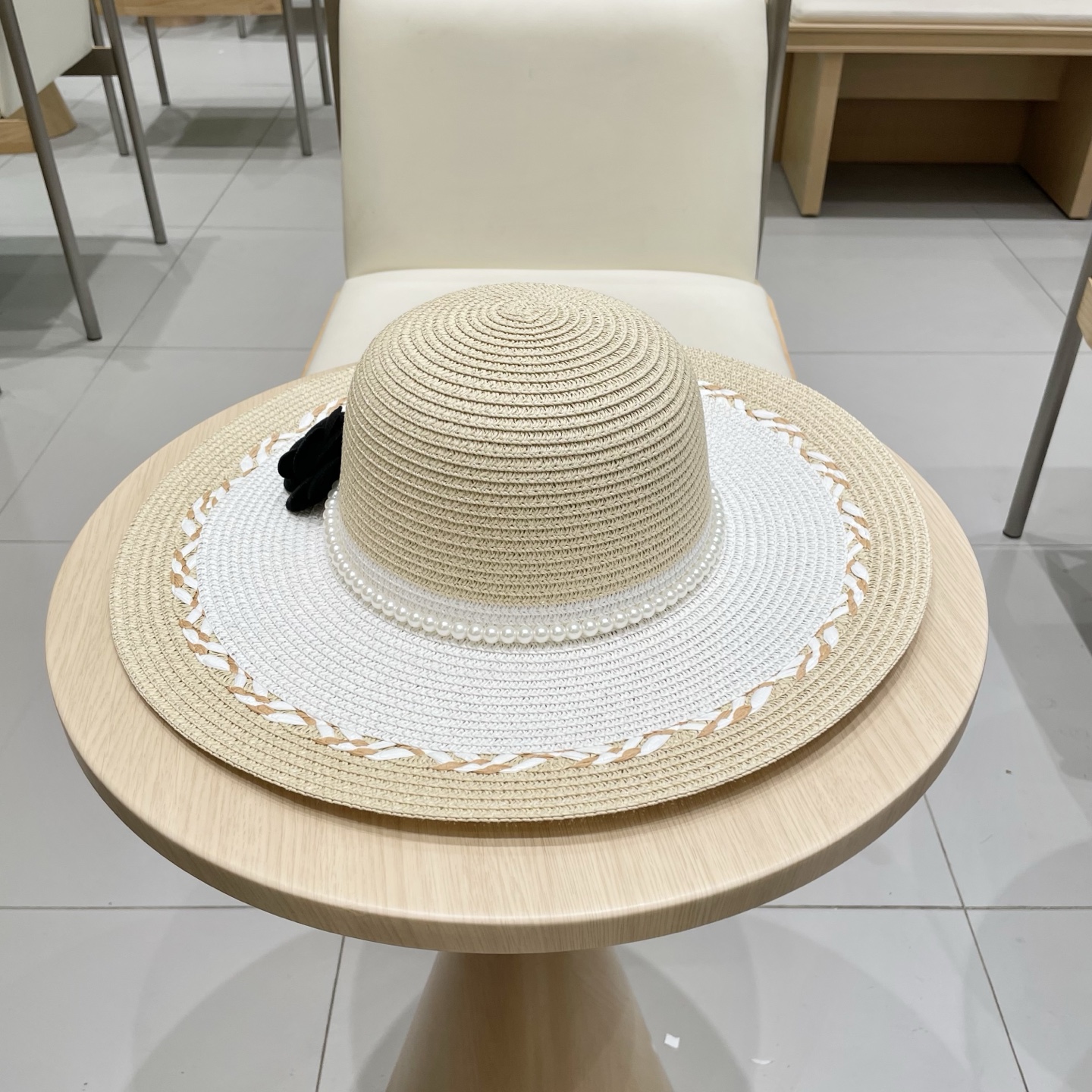 【Chanel香奈儿】2025新款山茶花拼色编织草帽，度假休闲必备，优雅大方的一款