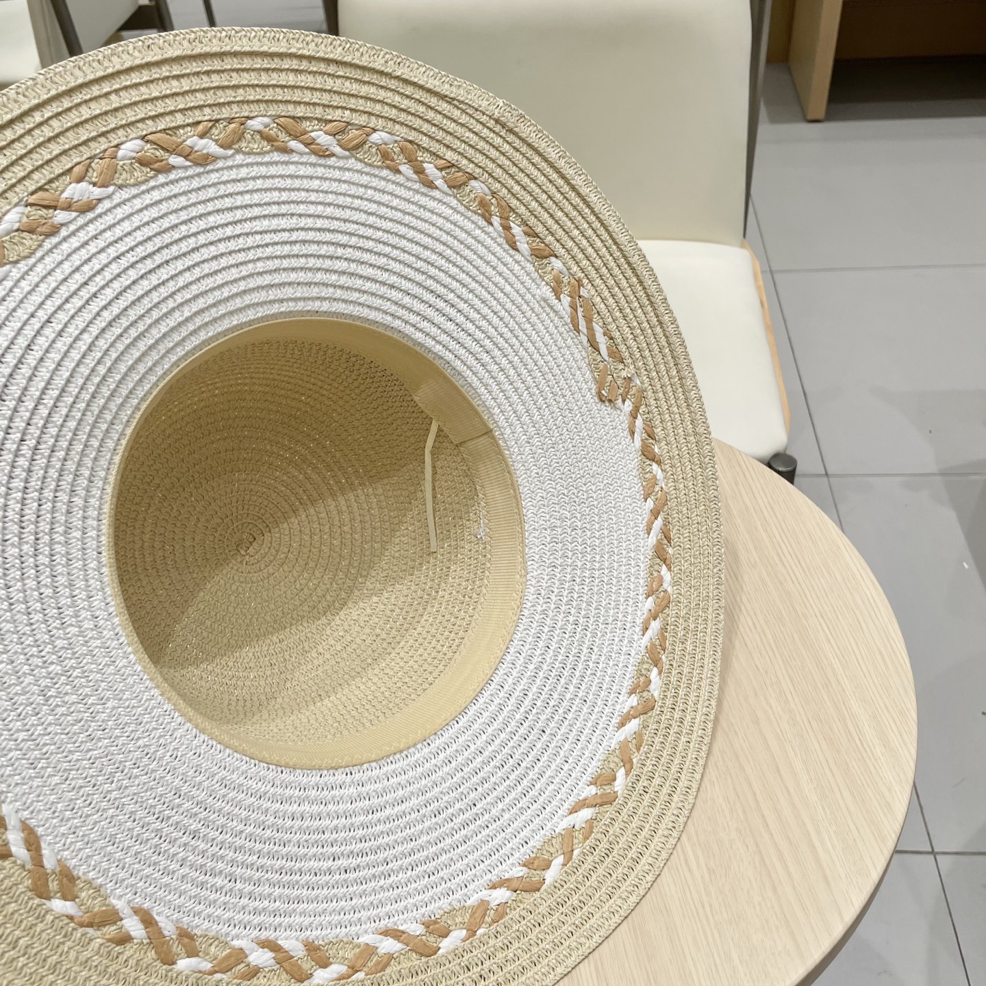 【Chanel香奈儿】2025新款山茶花拼色编织草帽，度假休闲必备，优雅大方的一款