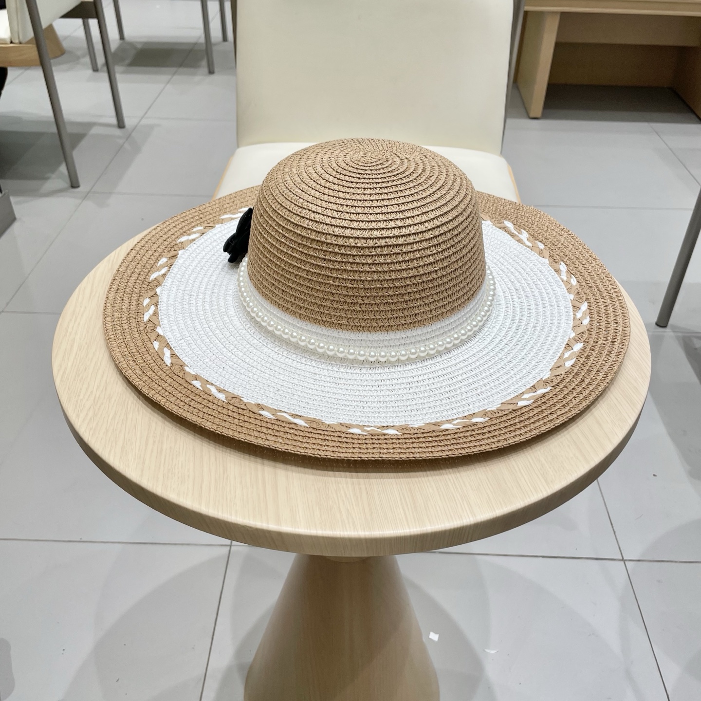 【Chanel香奈儿】2025新款山茶花拼色编织草帽，度假休闲必备，优雅大方的一款