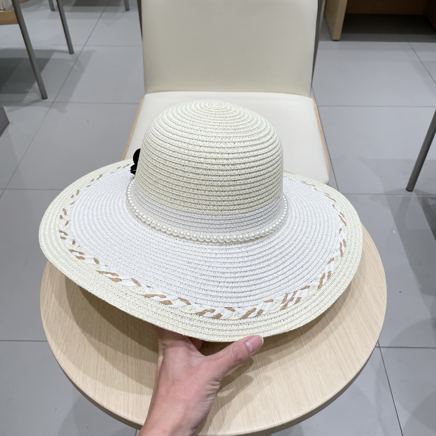 【Chanel香奈儿】2025新款山茶花拼色编织草帽，度假休闲必备，优雅大方的一款