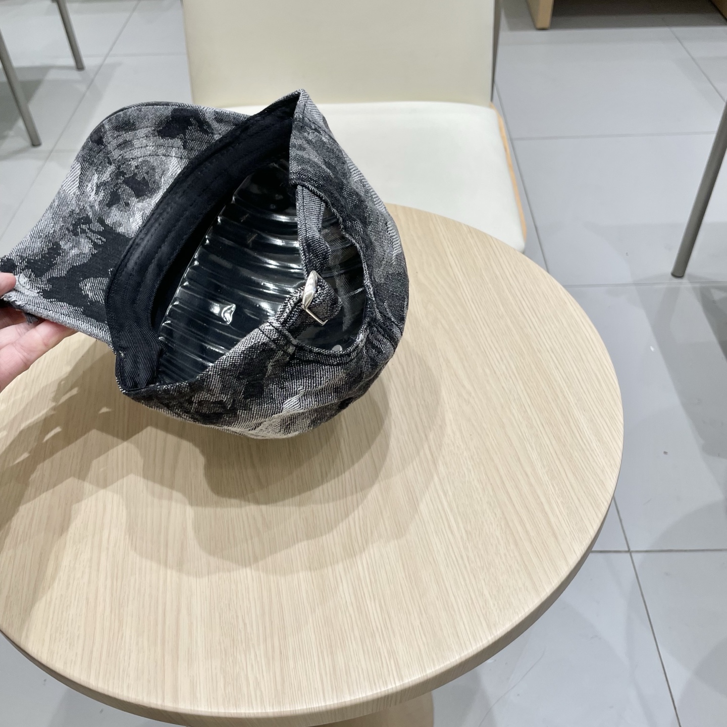  Prada普拉达 2025早秋新款大牌款棒球帽，经典款男女通用