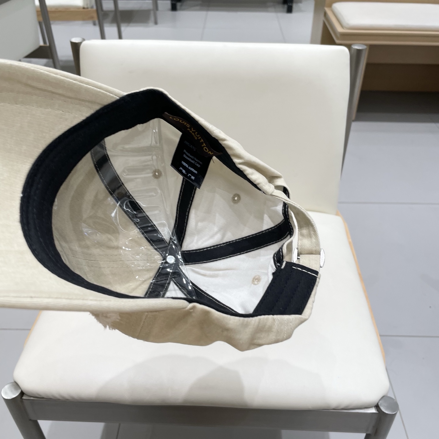  LV路易威登原单破洞棒球帽  轻盈透气。完美版型，独家实物拍摄，男女适用