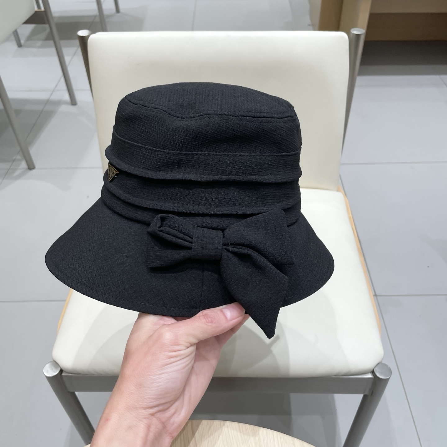  PRADA普拉达2025春季新款蝴蝶结渔夫帽子女韩版时尚百搭显脸小薄款防晒遮阳帽