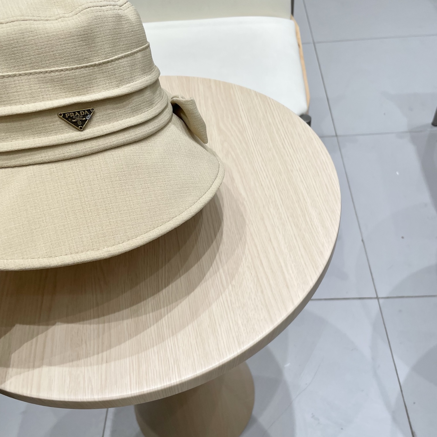  PRADA普拉达2025春季新款蝴蝶结渔夫帽子女韩版时尚百搭显脸小薄款防晒遮阳帽
