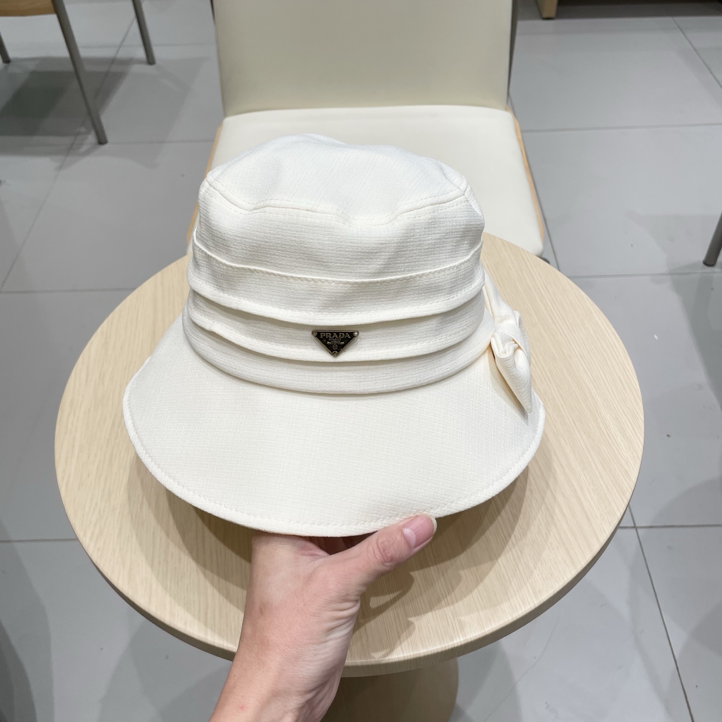  PRADA普拉达2025春季新款蝴蝶结渔夫帽子女韩版时尚百搭显脸小薄款防晒遮阳帽