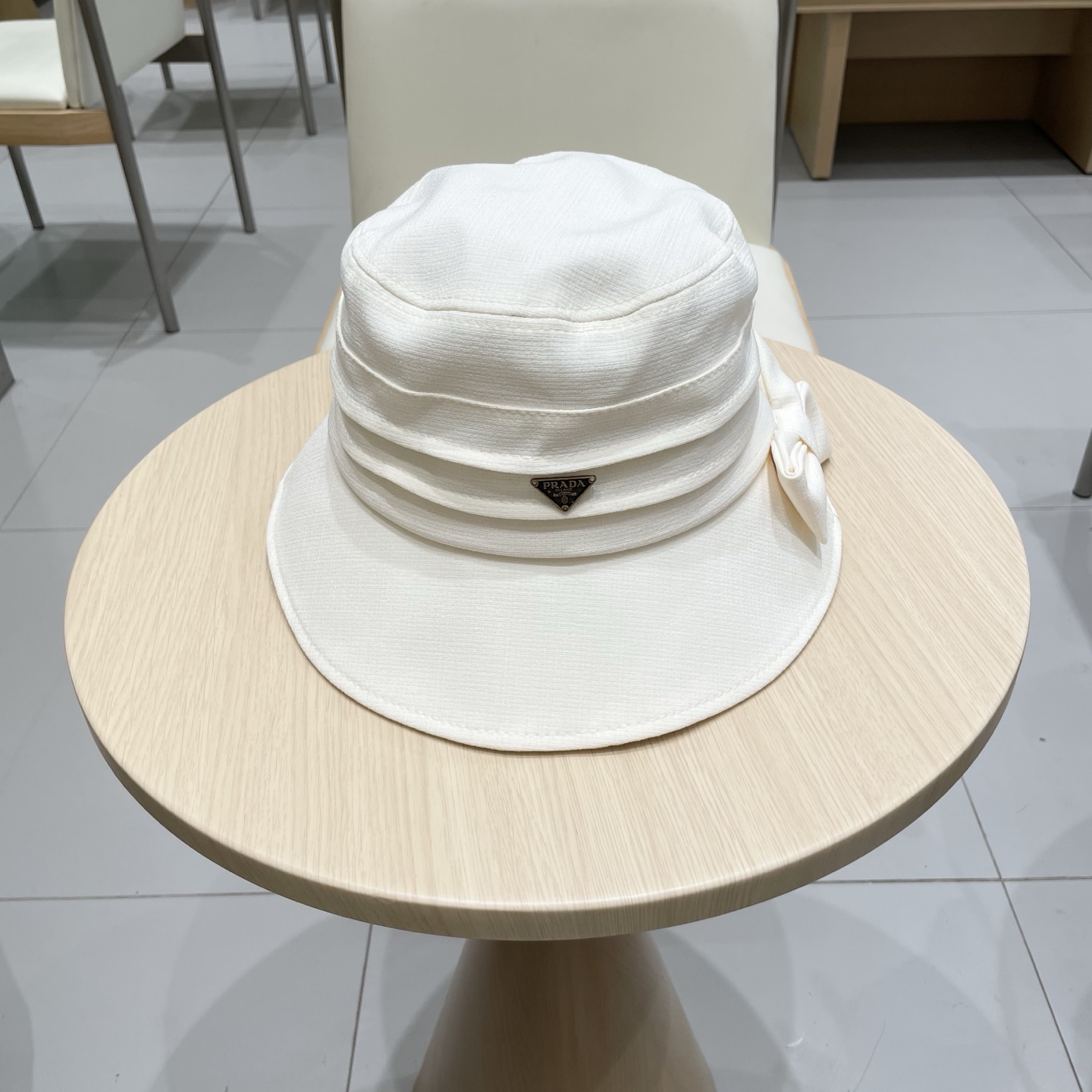  PRADA普拉达2025春季新款蝴蝶结渔夫帽子女韩版时尚百搭显脸小薄款防晒遮阳帽